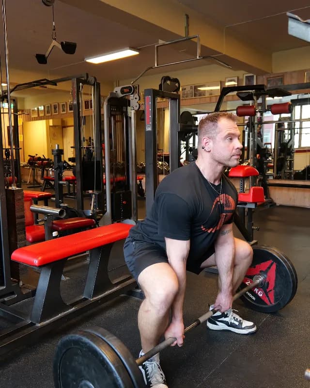 Sumo Deadlift - step 1