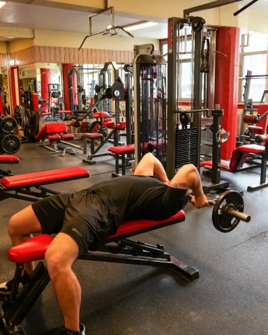 EZ Bar Skullcrusher exercise demonstration