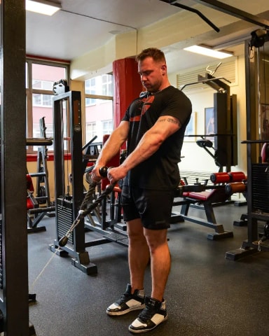 Cable Hammer Curl exercise demonstration